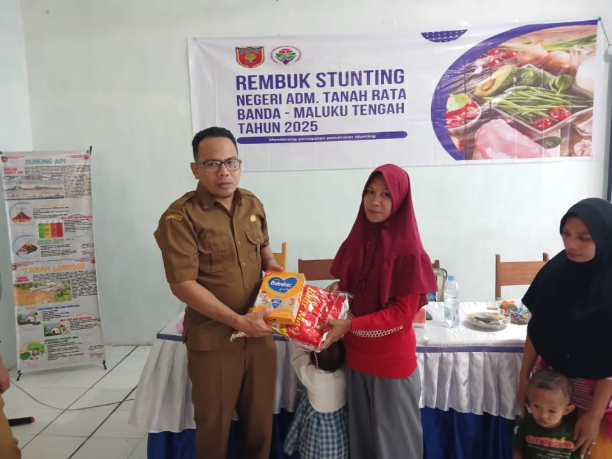 Cegah Gizi Kurang, 24 Anak di Tanah Rata Dapat Bantuan Pangan dan Susu Formula